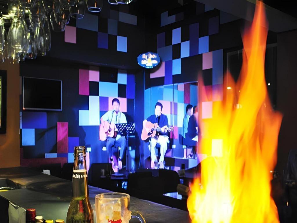 Hive Hotel Quezon City Exterior photo