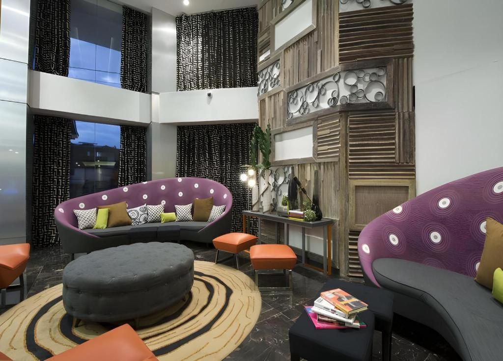 Hive Hotel Quezon City Exterior photo