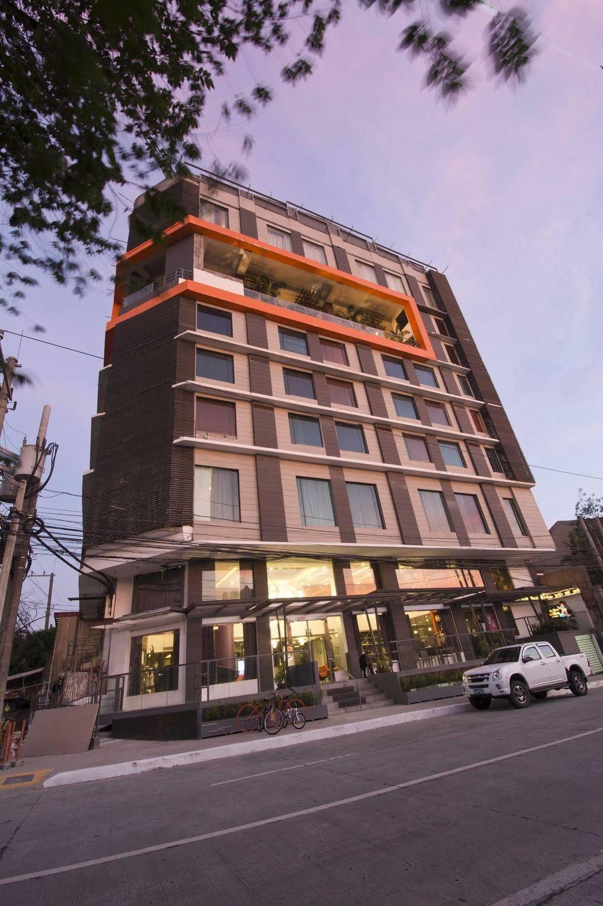 Hive Hotel Quezon City Exterior photo