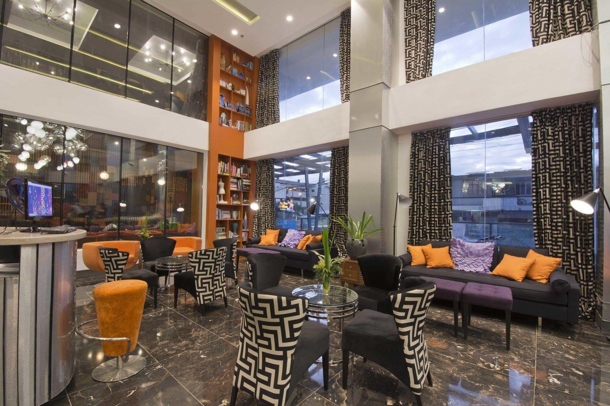 Hive Hotel Quezon City Exterior photo