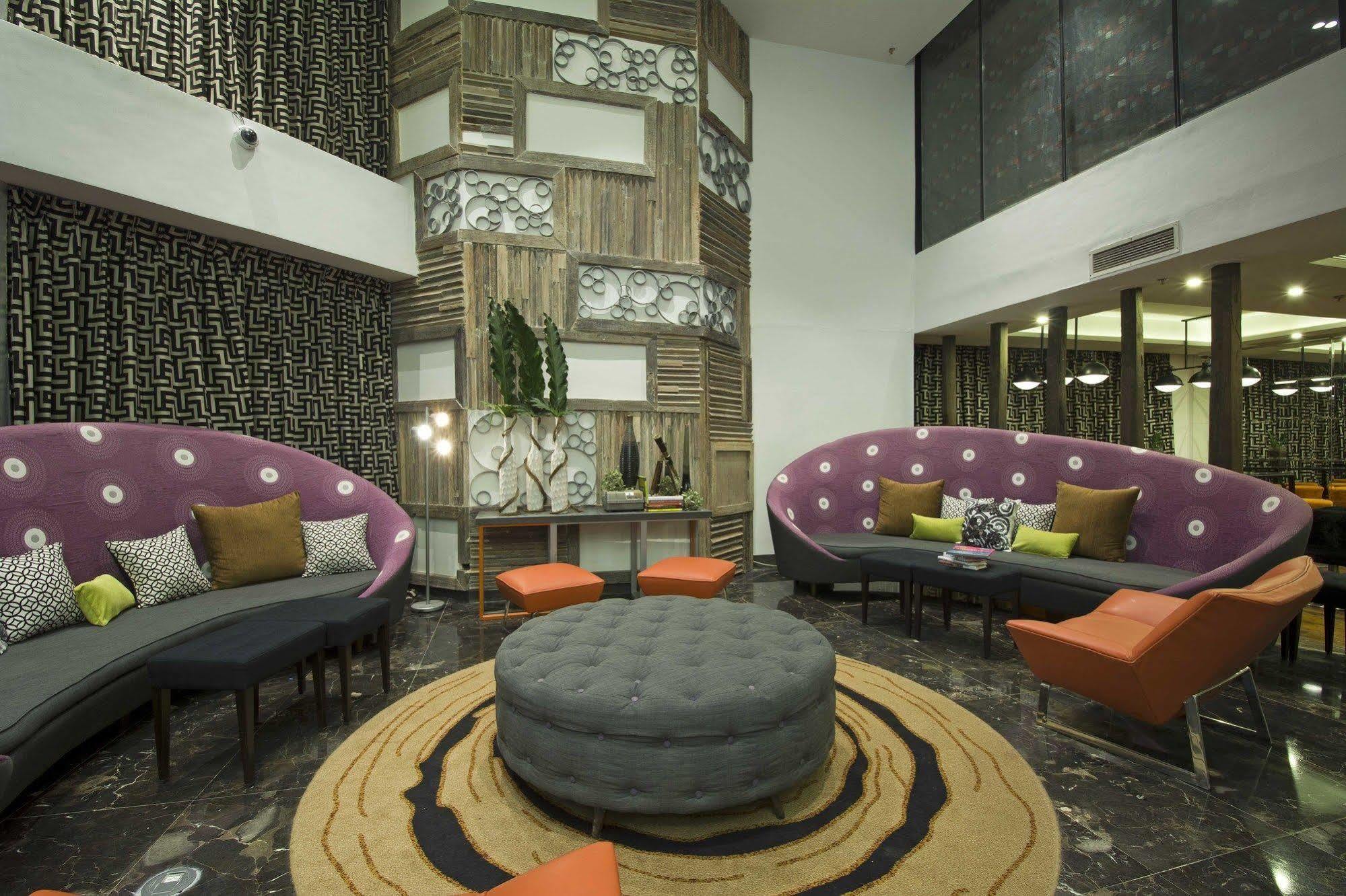 Hive Hotel Quezon City Exterior photo