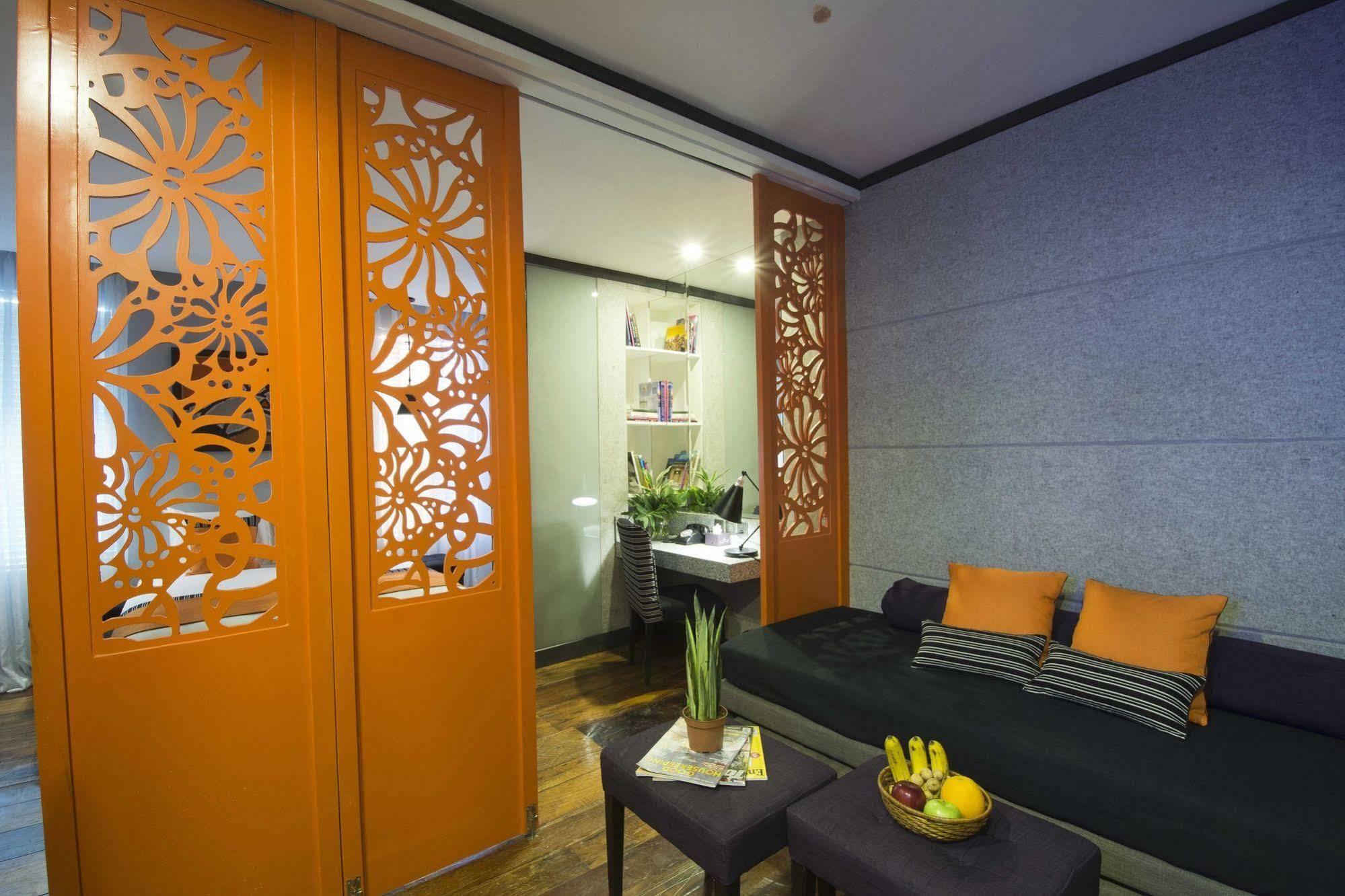 Hive Hotel Quezon City Exterior photo