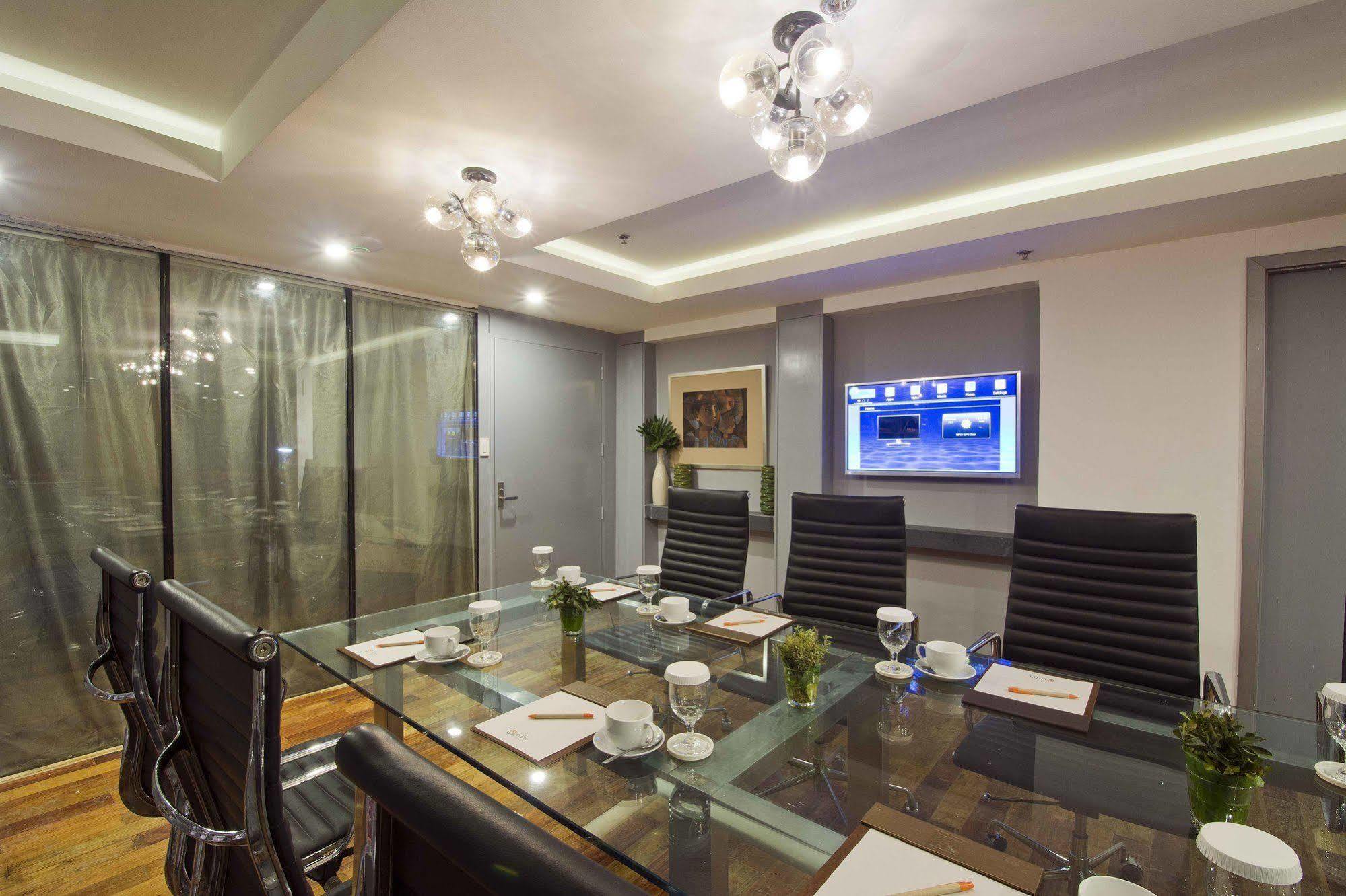 Hive Hotel Quezon City Exterior photo