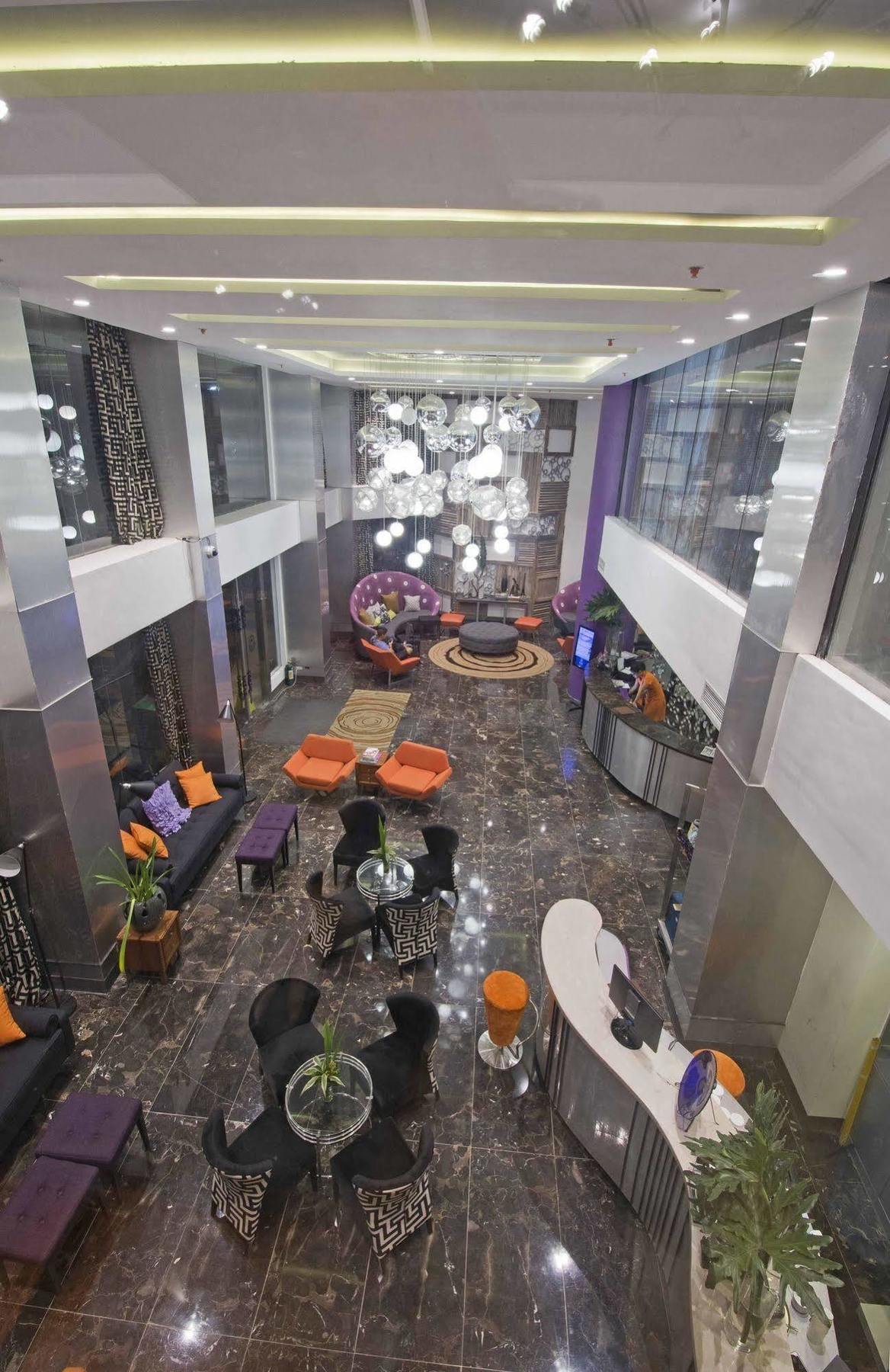 Hive Hotel Quezon City Exterior photo